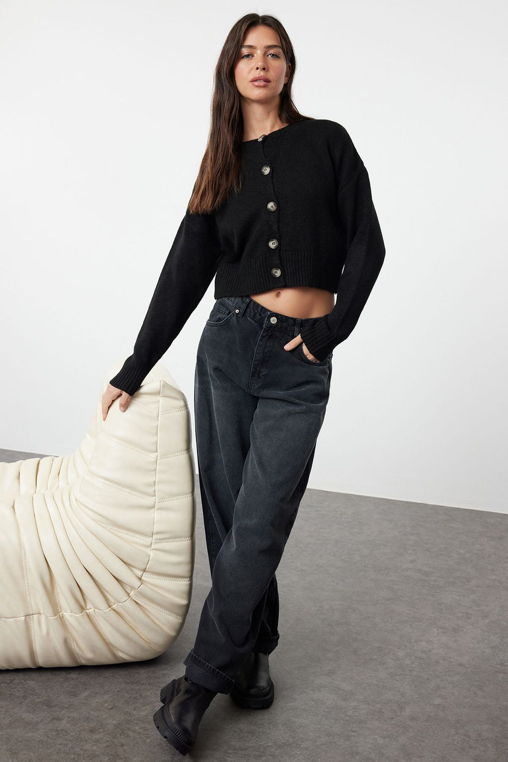 TRENDYOLMILLA Gri Crop Yumusak Dokulu Dugmeli Triko H?rka TWOAW24HI00198 фото 9