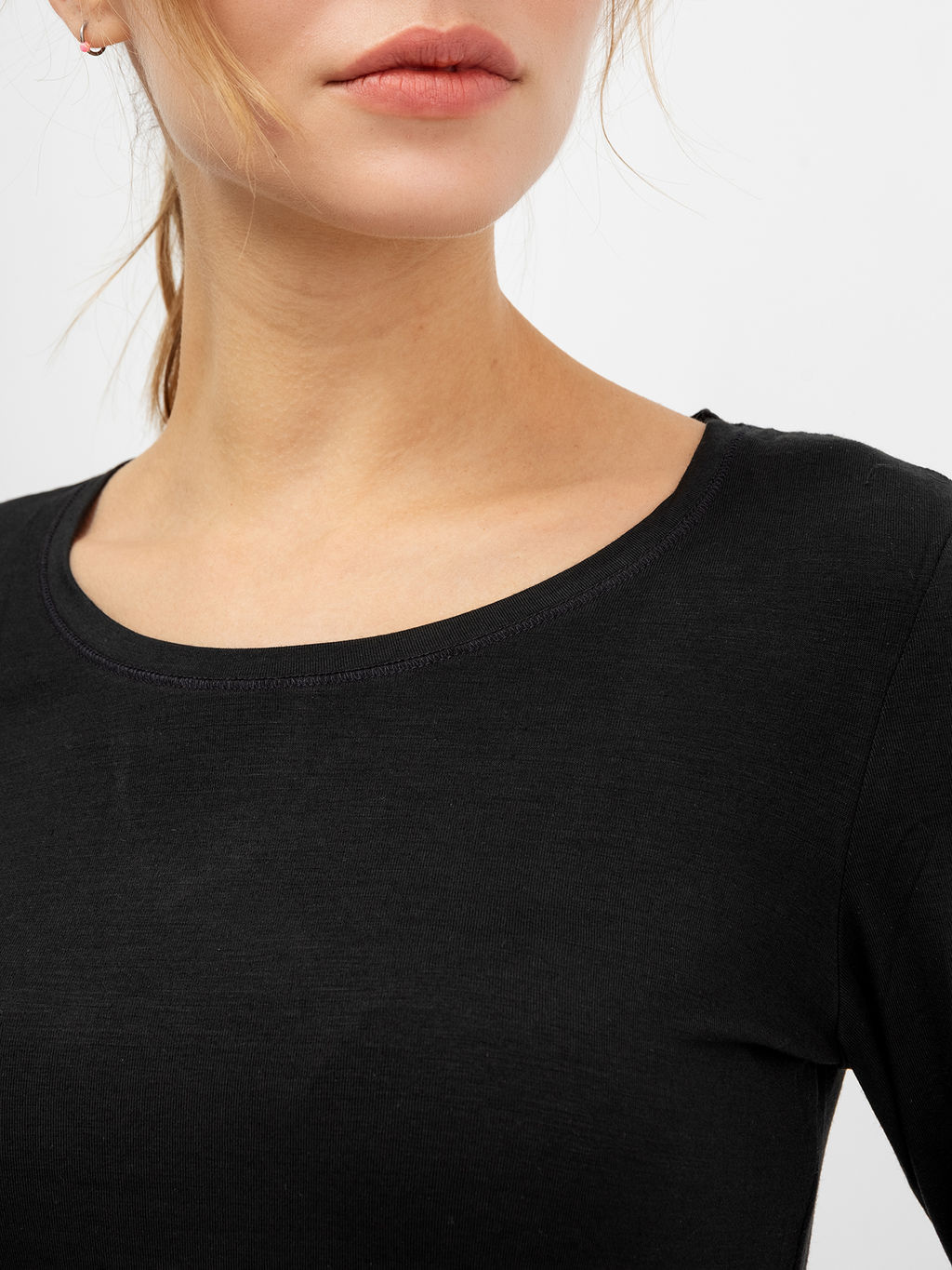 Прилегающий лонгслив термо в черном цвете черный 602332 - Mark formelle фото 3