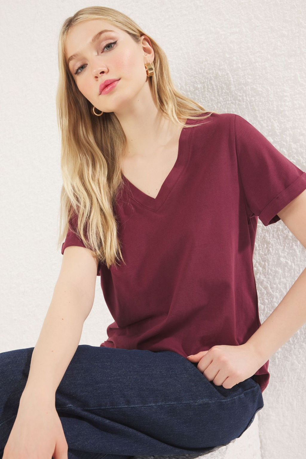 Bordo %100 Suprem V Yaka K?sa Kol Regular/Basic Orme T-Shirt TWOSS25TS00005