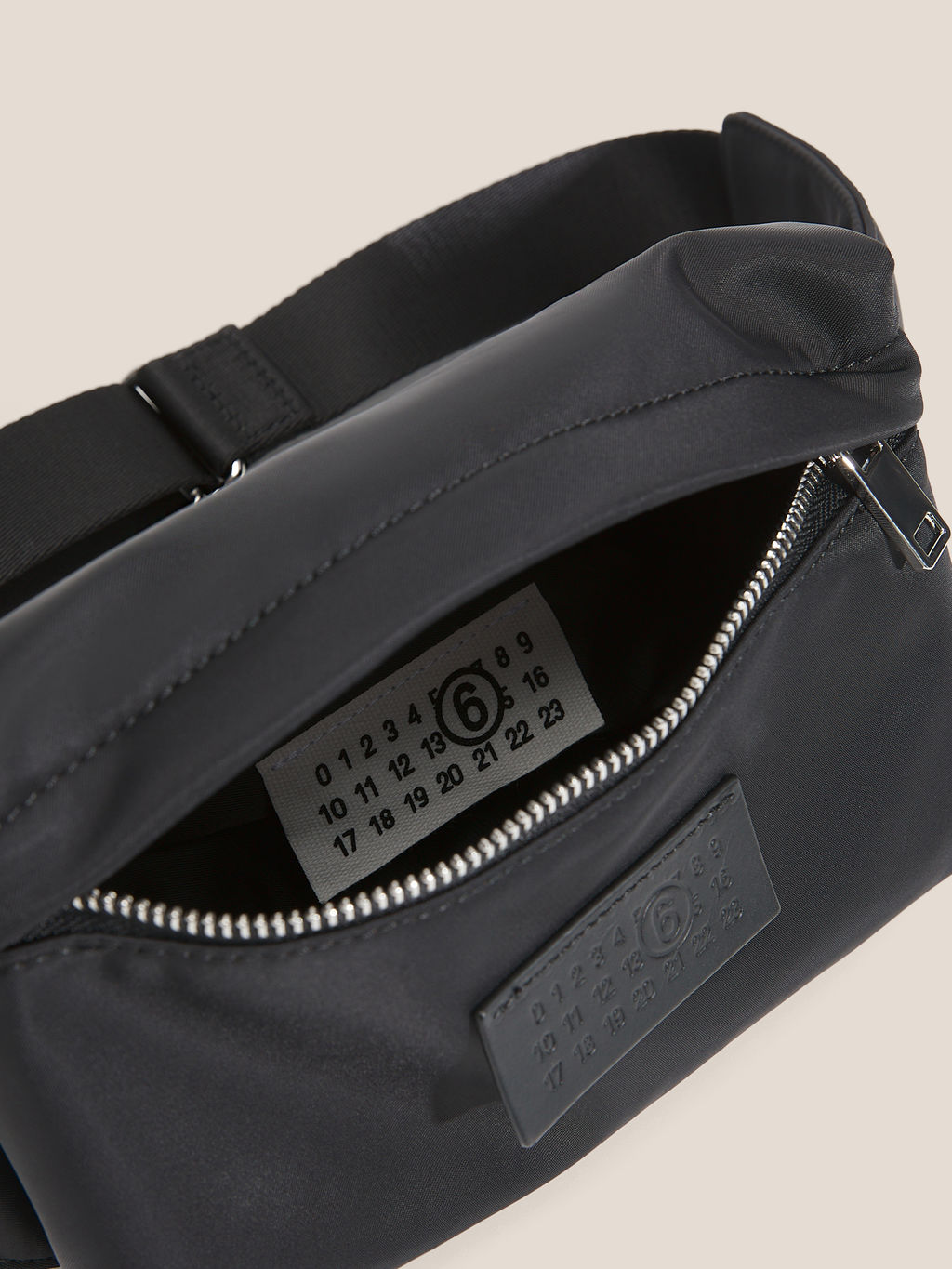 Поясная сумка MM6 MAISON MARGIELA MYLON POCKETS BELT BAG Артикул 4661945, черный  фото 4