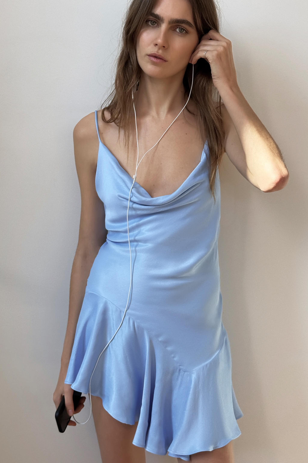 SHORT SATIN DRESS WITH ASYMMETRIC HEM - Zara фото 3