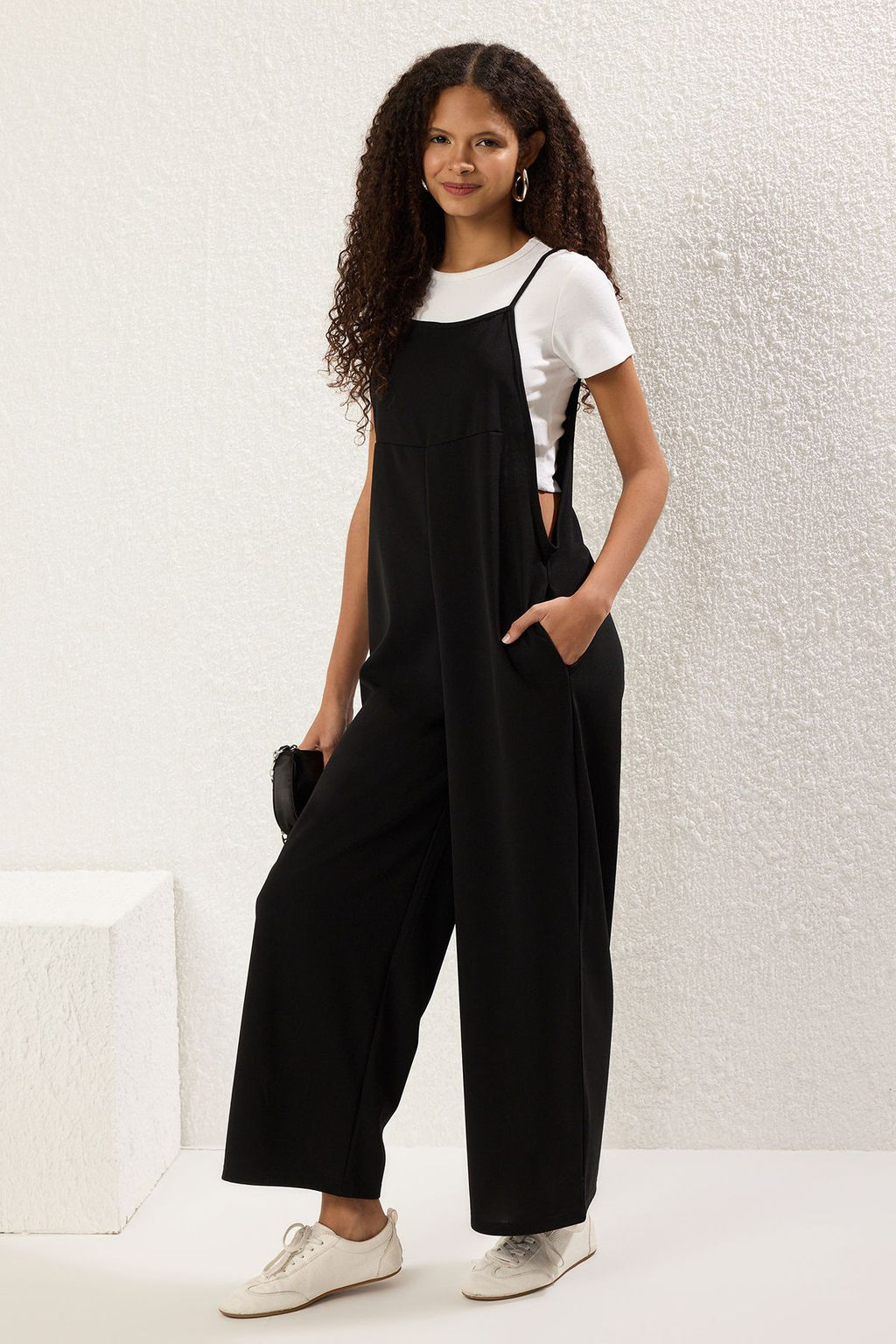 TRENDYOLMILLA Siyah Scuba Krep Cepli Regular/Normal Kal?p Orme Boru Paca Tulum TWOSS25TU00041
