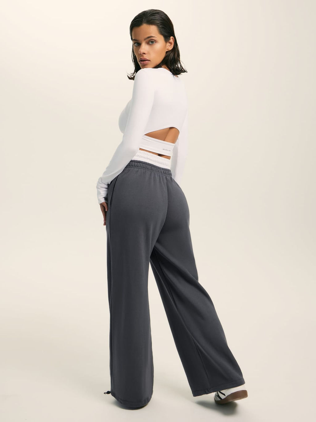 *Укороченный рашгард с длинными рукавами