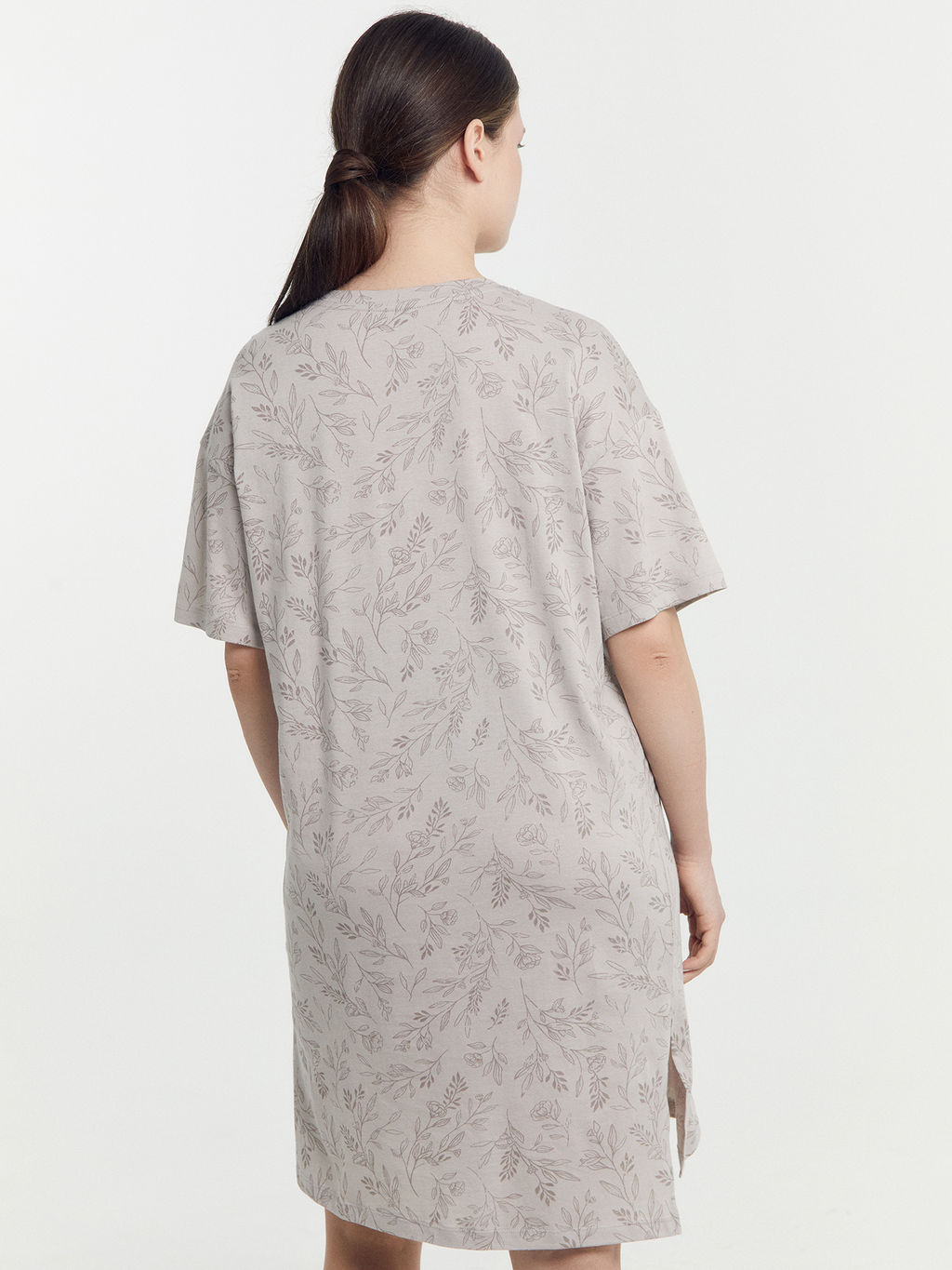 Сорочка ночная женская в сером цвете с веточками - Mark formelle фото 5