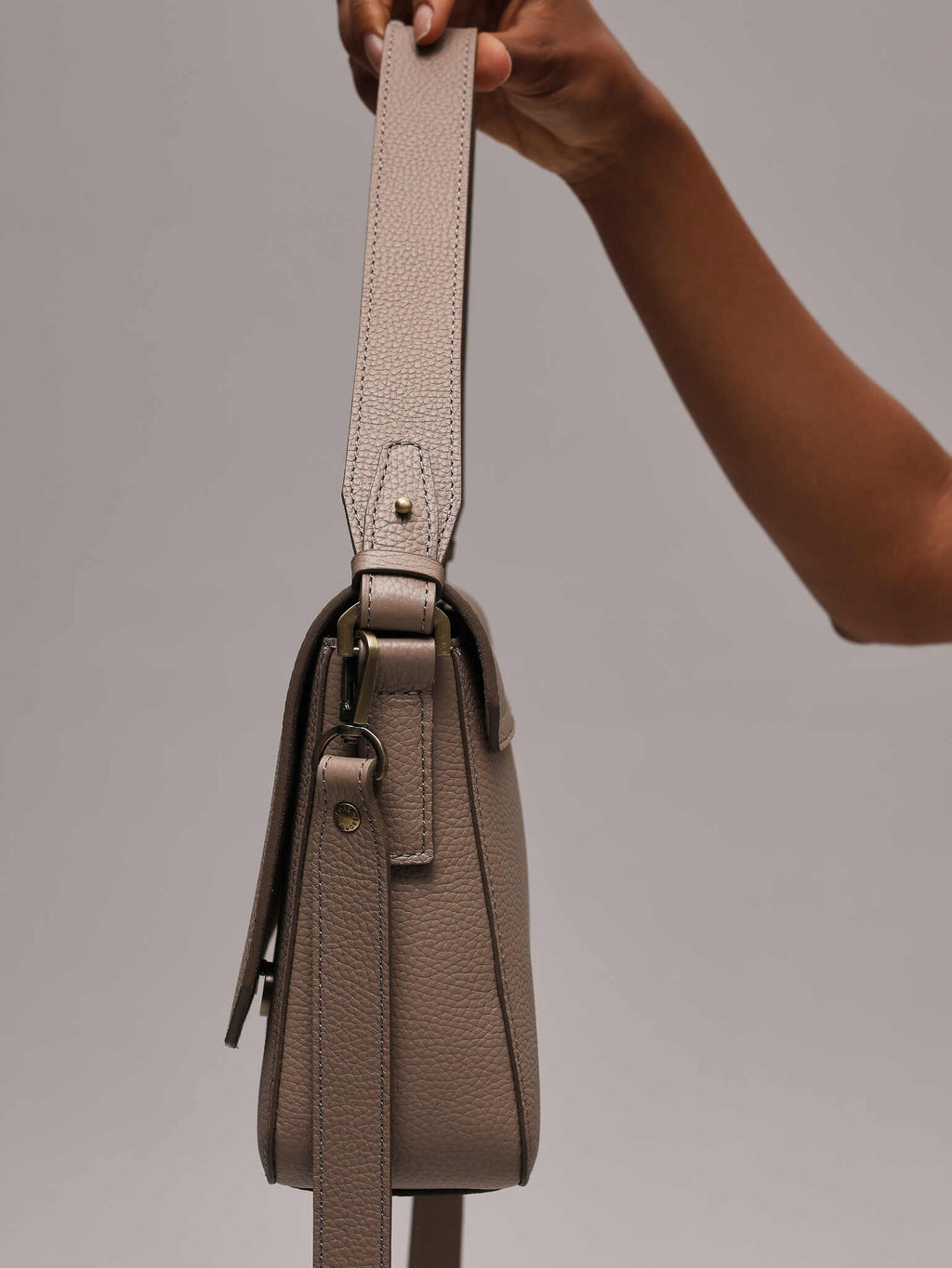 Сумка кожаная Deboro 30512 бежевый латте