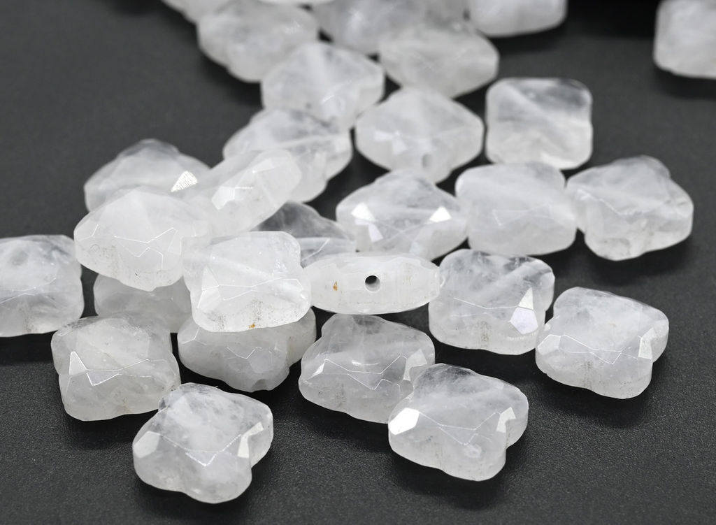 Бусина для рукоделия из горного хрусталя Клевер граненый 13*13мм, 1 шт Радуга камня