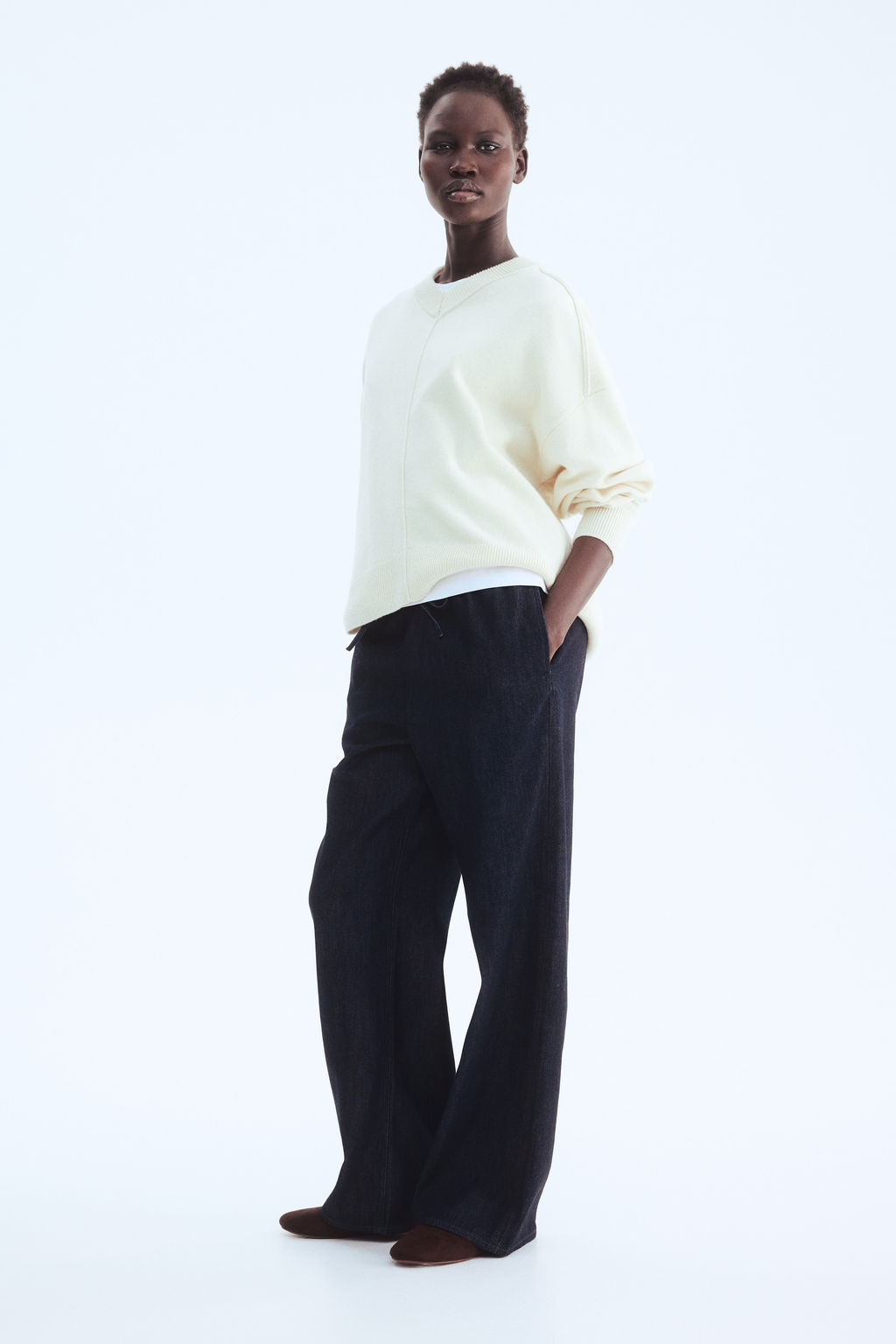 Pantal?n denim con cord?n de ajuste