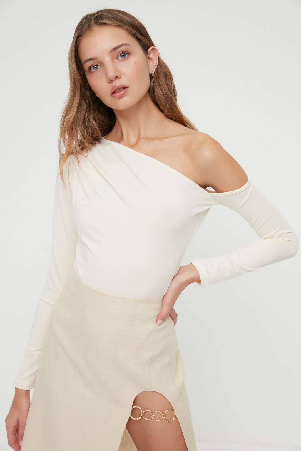 Ekru Asimetrik Yaka Uzun Kollu Esnek C?tc?tl? Orme Body TWOAW22BD0080