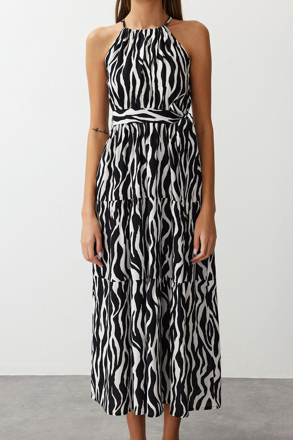 TRENDYOLMILLA Siyah Animal Shift Shally Maxi Dokuma Elbise TWOSS24EL00872 фото 4