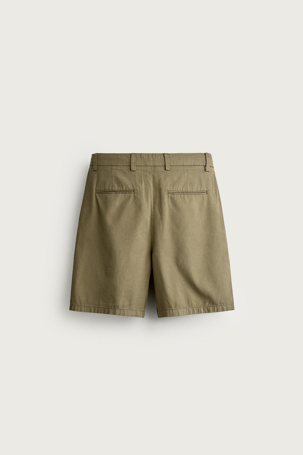 BERMUDA PLIEGUES REGULAR FIT / Beige
