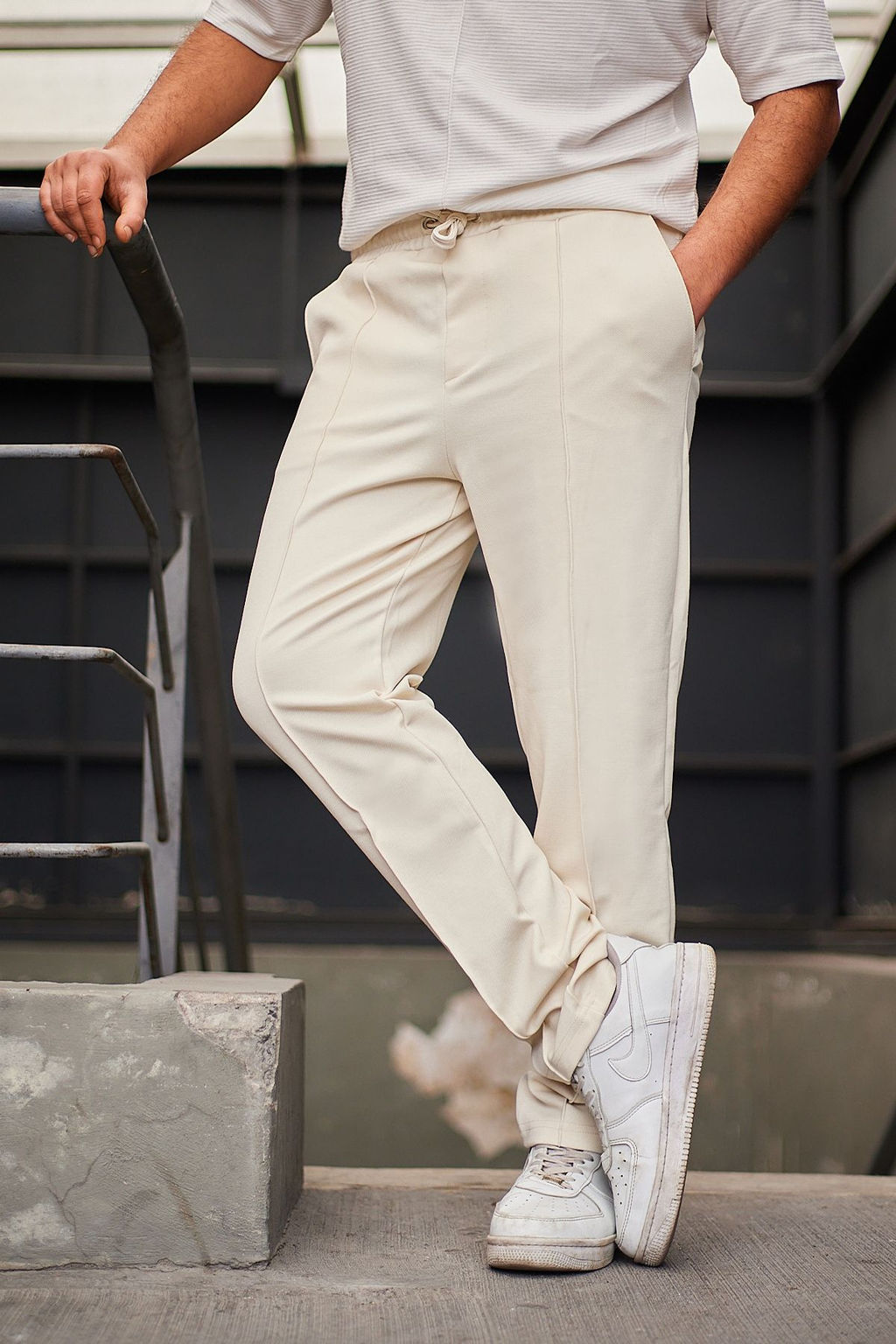 TRENDYOL MAN Siyah Regular/Normal Kesim Dokulu Dikis Detayl? Esofman Alt? TMNAW25EA00000 - Trendyolmilla фото 2