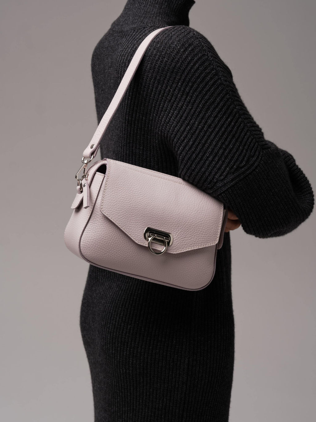 Сумка кожаная через плечо Azaro 3684 розовый дым