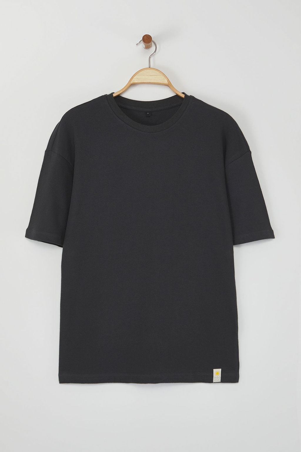 TRENDYOL MAN Limited Edition Antrasit Oversize/Genis Kesim Etiket Islemeli Dokulu Tok T-shirt TMNSS23TS00074 - Trendyolmilla фото 9