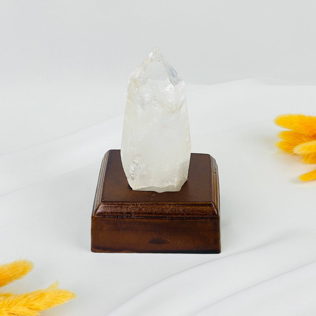 Кристалл из Горного хрусталя на подставке