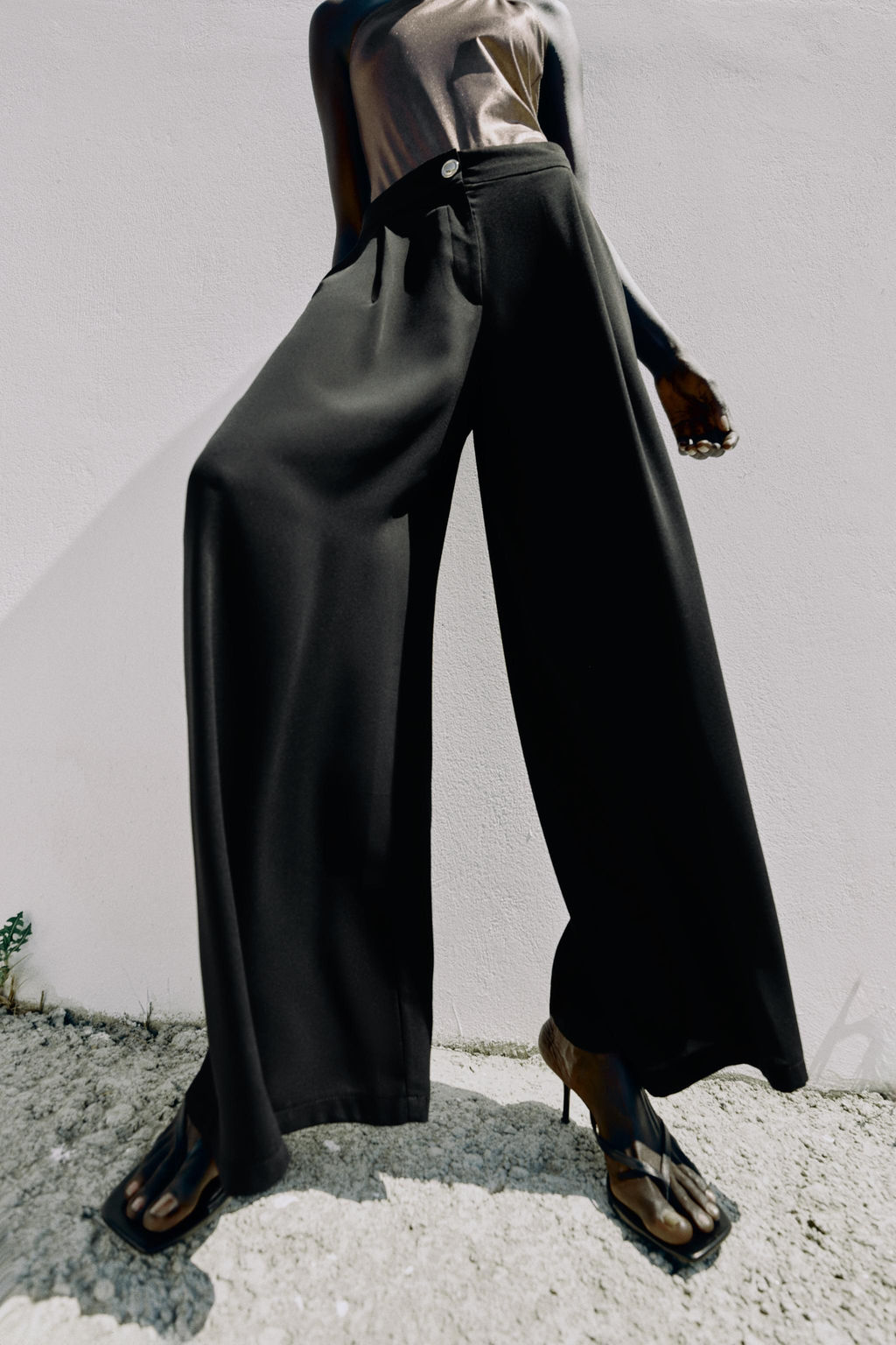 PANTAL?N PALAZZO BOT?N DORADO / Negro - Zara фото 2