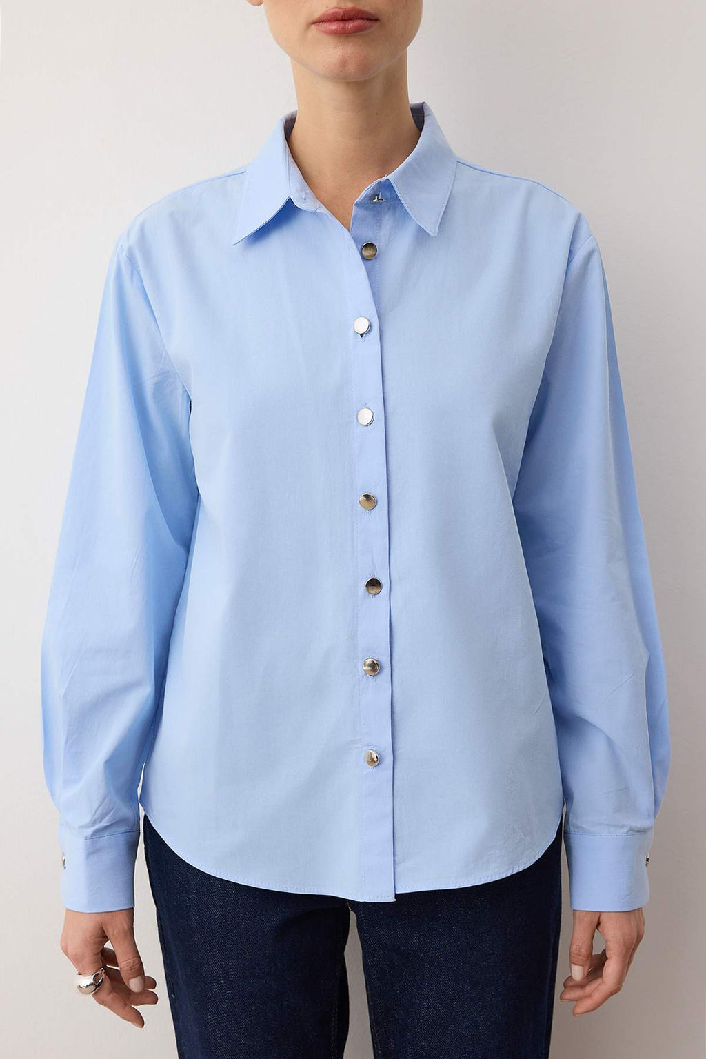 Mavi Gumus Dugme Detayl? Pamuklu Poplin Gomlek TWOAW26GO00114 - Trendyolmilla фото 3