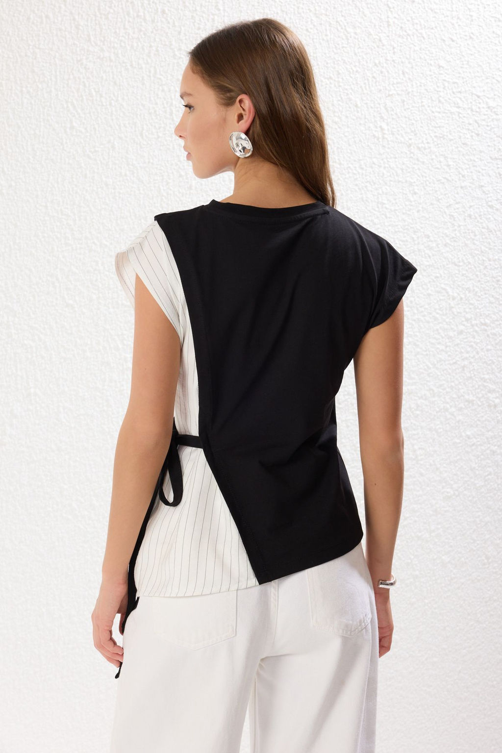 Siyah*001 Pilise ve Baglama Detayl? Relaxed/Rahat Kal?p Orme Bluz TWOSS25BZ00094