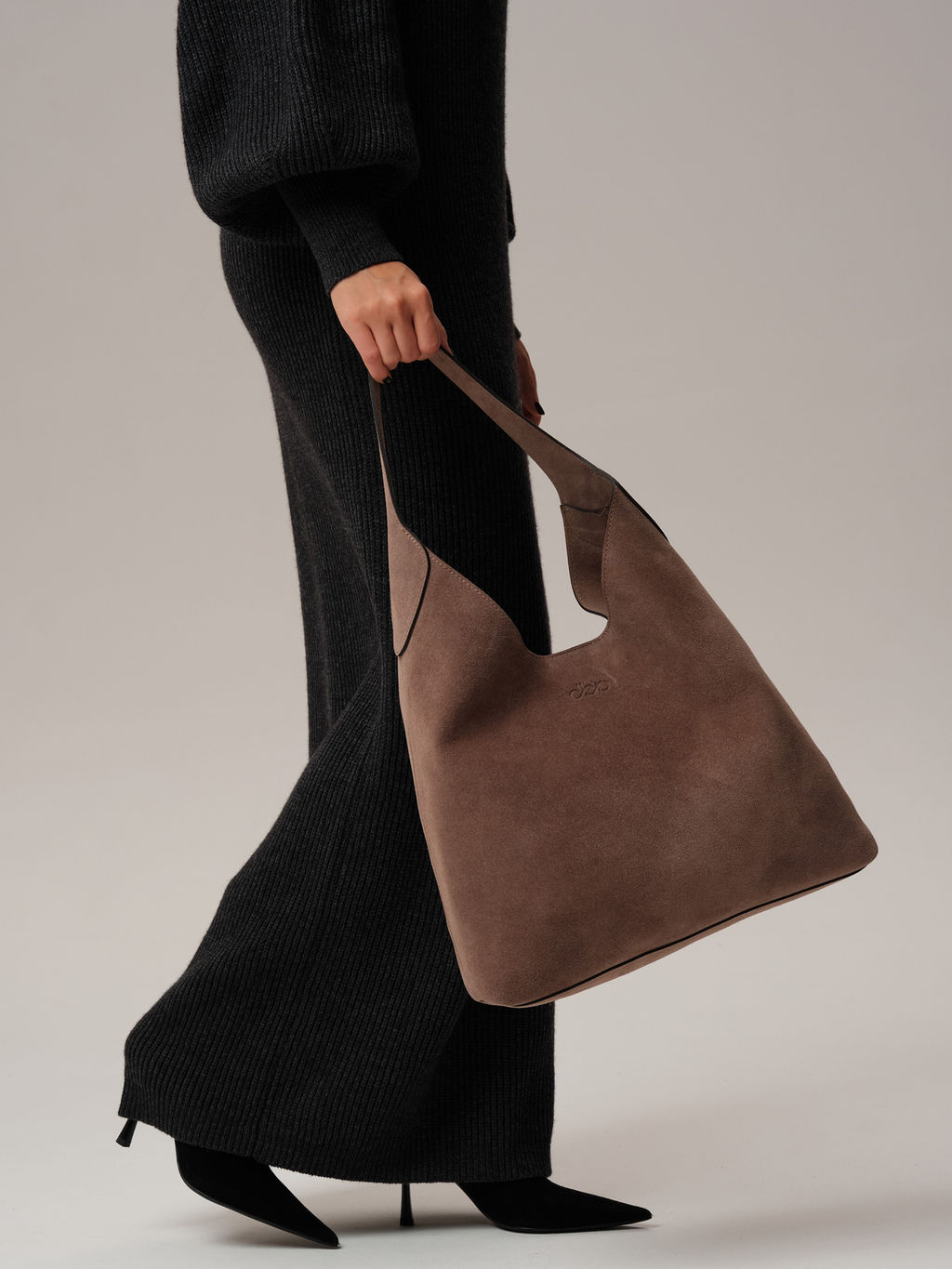 Замшевая сумка хобо Michele DBR 31156 капучино фото 8