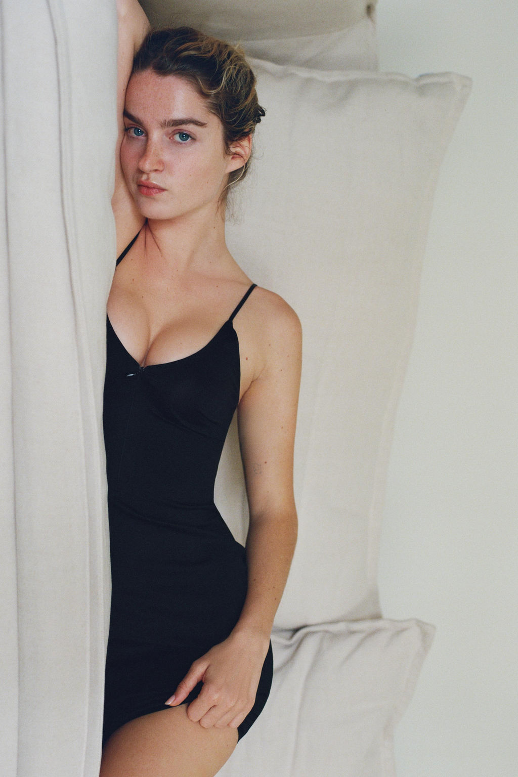 SHORT DRESS WITH POLYAMIDE ZIP - Zara фото 2