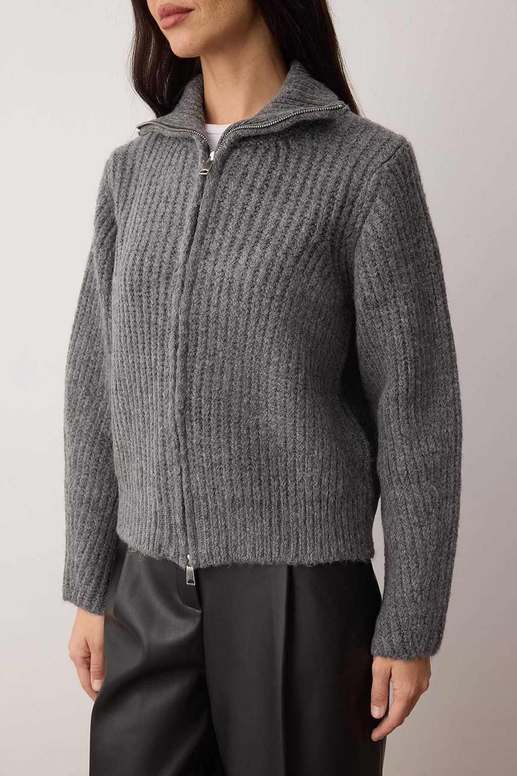 Wardrobe Essentials Antrasit Fermuarl? Yumusak Dokulu Genis Kal?p Triko H?rka|TWOAW26HI00049