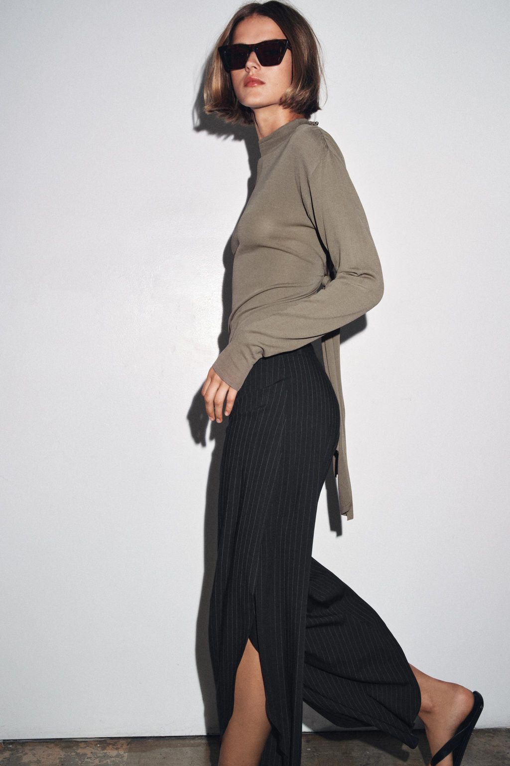 PINSTRIPED TROUSERS WITH VENTS ZW COLLECTION - Zara фото 3