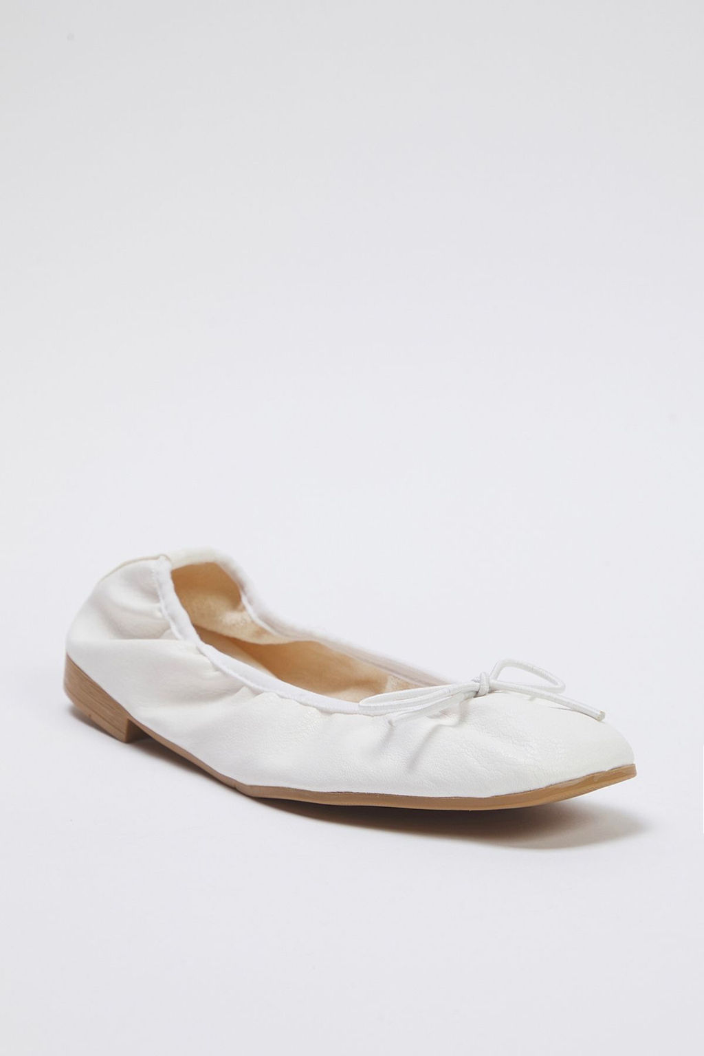 Beyaz Fiyonklu Katlanabilir Esnek Taban Kad?n Babet TAKSS25BE00016