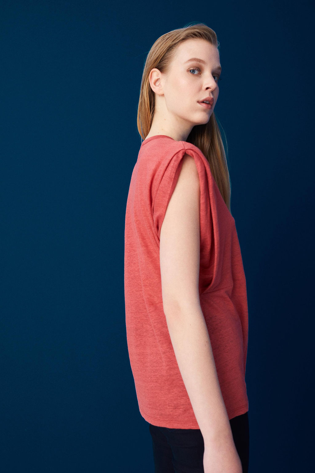 Женская футболка без рукавов с цветком граната Неожиданная скидка в корзине - U.s. polo assn фото 2