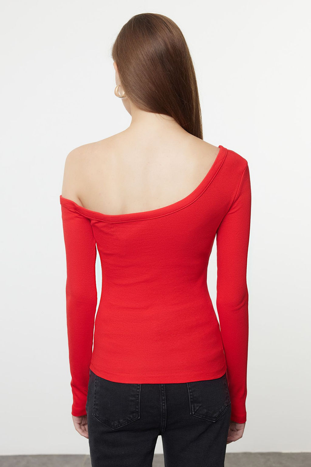 Trendyolmilla Siyah Fitted/Vucuda Oturan Omzu Ac?k Fitilli Pamuklu Esnek Orme Bluz TWOAW23BZ00475