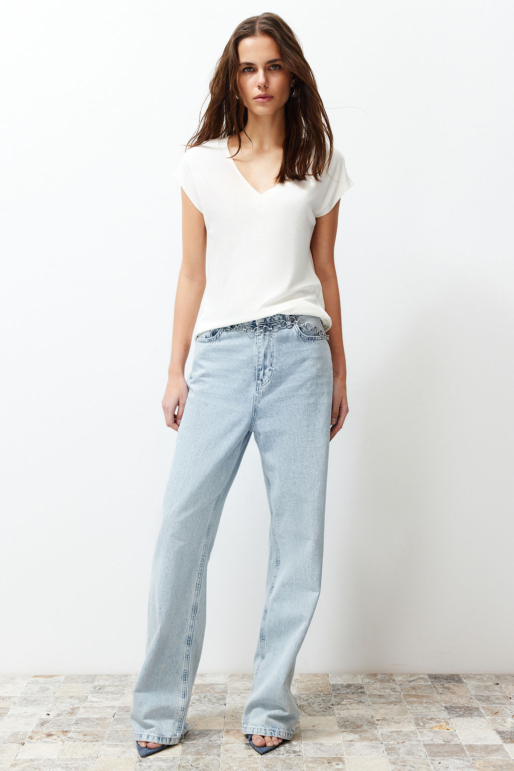 Ekru Viskoz/Yumusak Kumas Fitted/Vucuda Oturan Ay Kol V Yaka Esnek Orme Bluz TWOSS24BZ00433