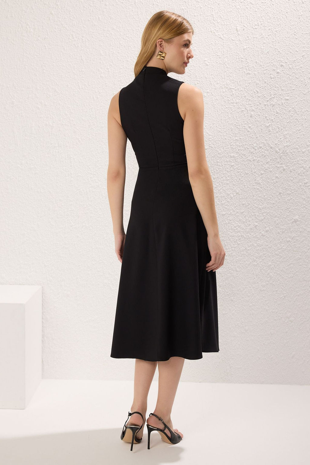 TRENDYOLMILLA K?rm?z? Dugme Detayl? Etegi Belden Ac?lan Midi Dokuma Elbise TWOSS25EL00213  фото 4