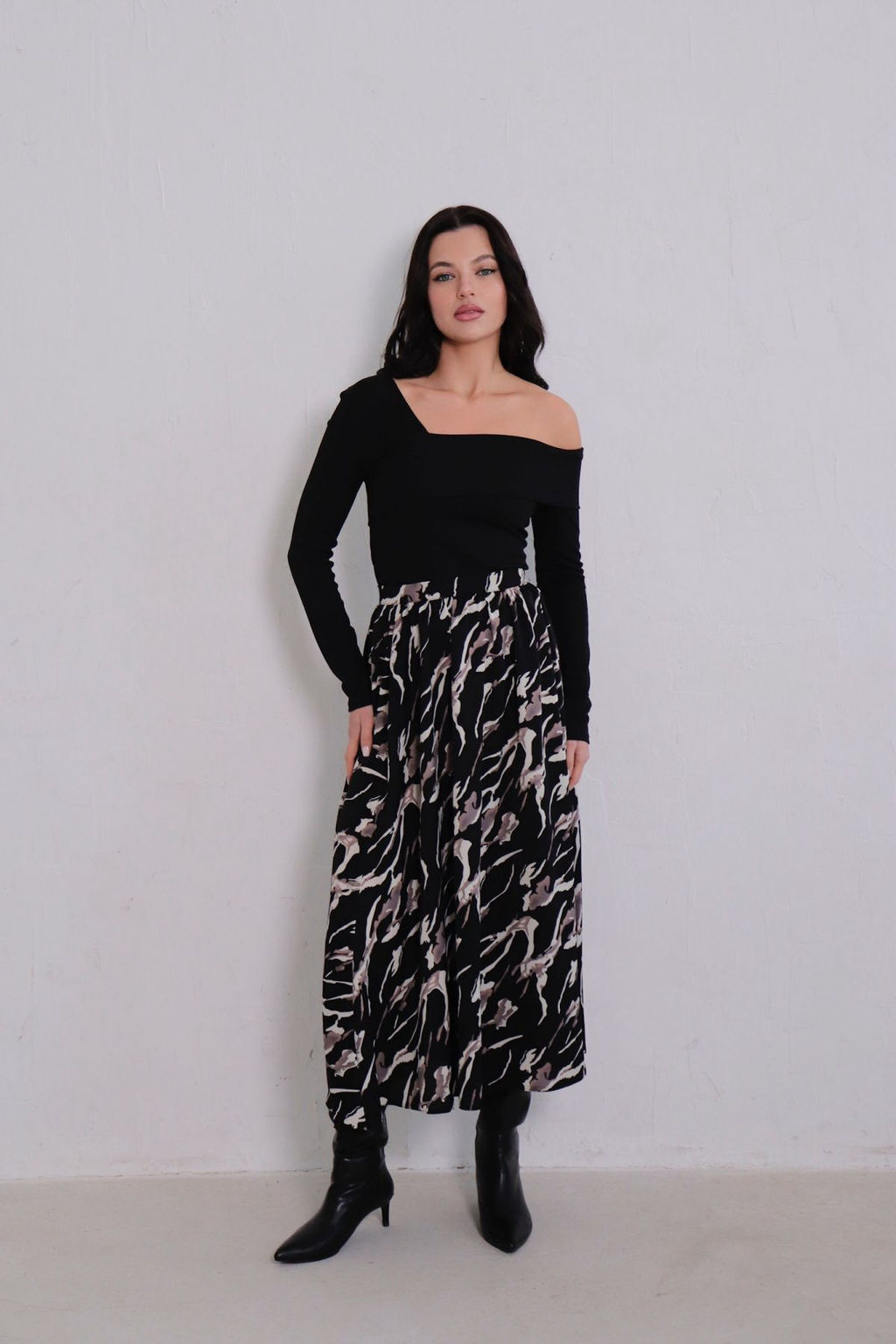 11374 Юбка А-силуэта чёрная с принтом - Martichelli фото 5