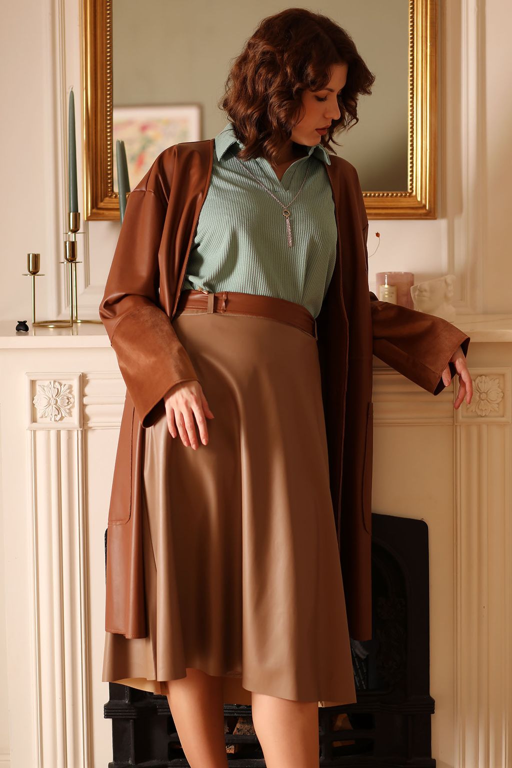 Пальто коричневое из экокожи осеннее plus size - Almond фото 4