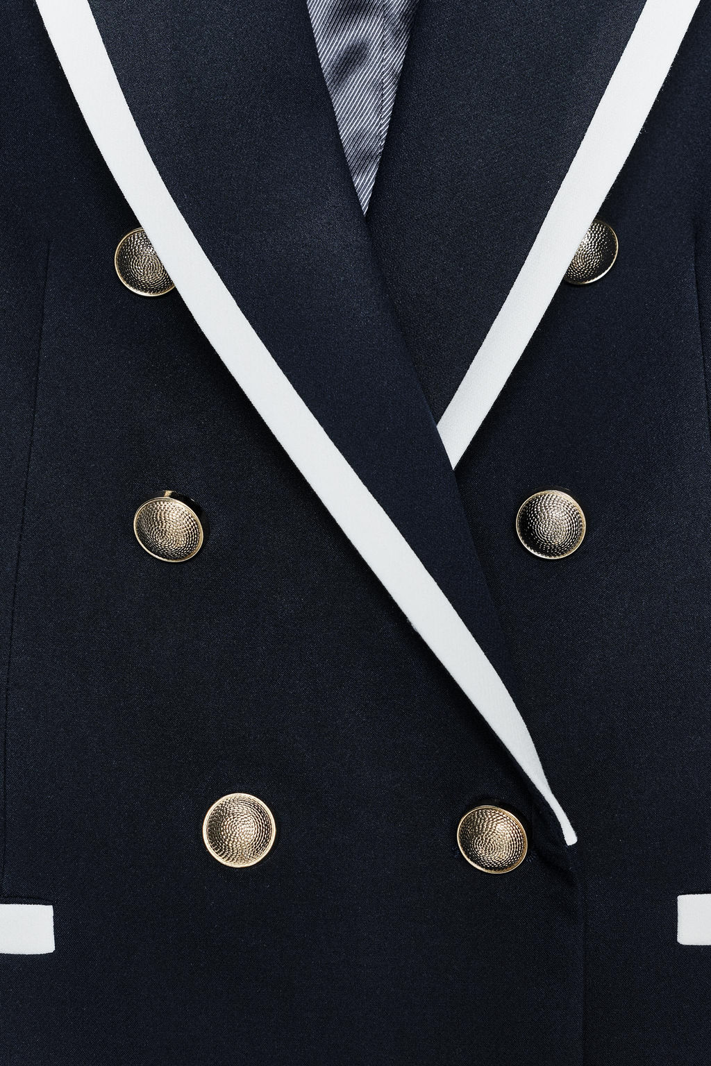 WAISTCOAT WITH CONTRAST TRIMS