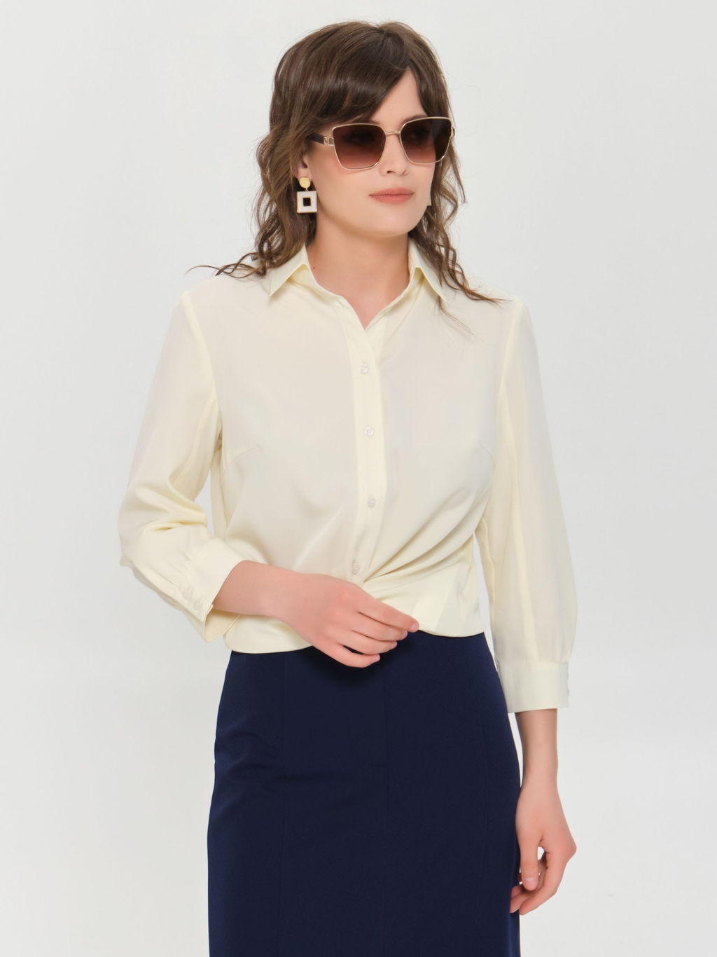 Блузка с оригинальным кроем рукава