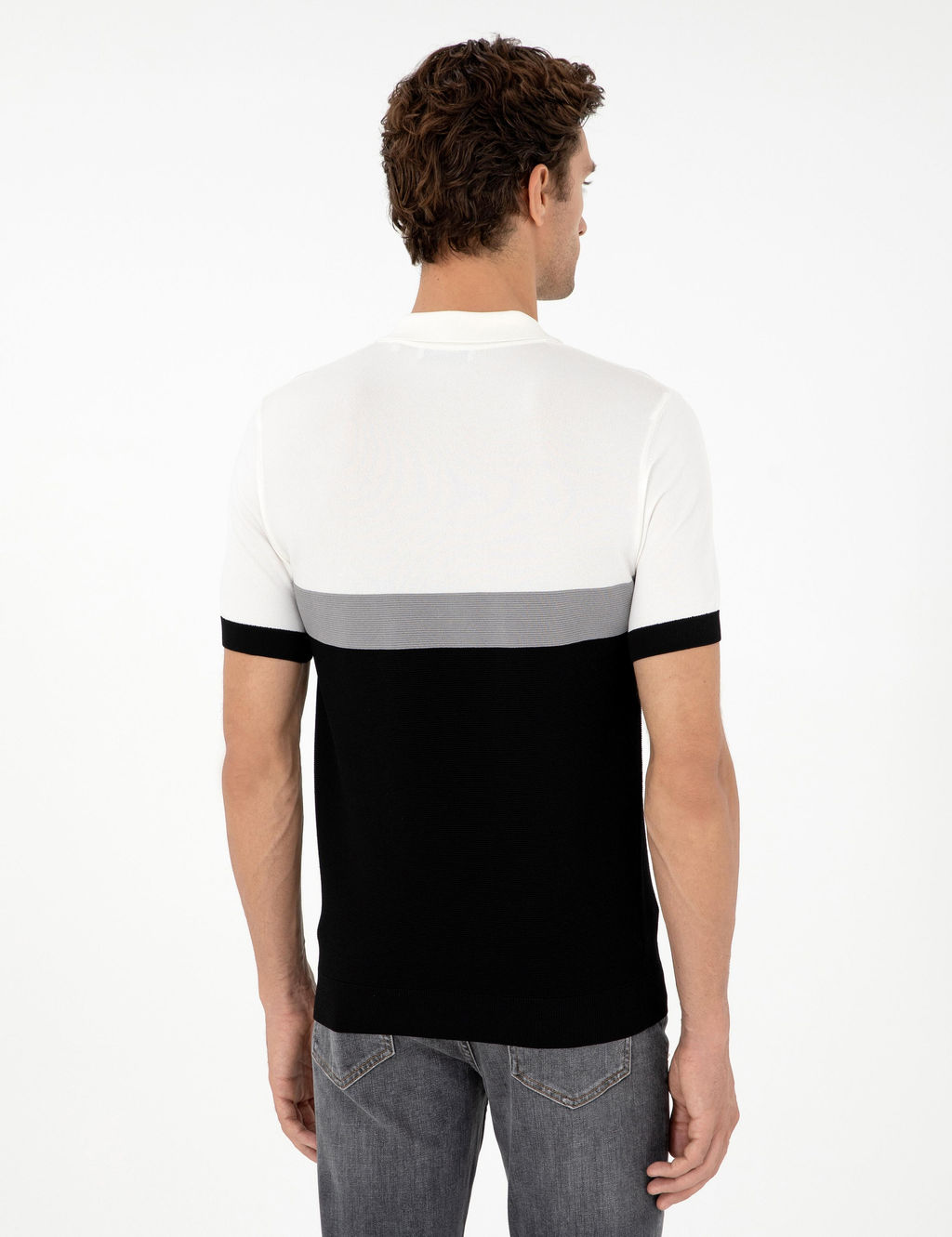 Черный зауженный свитер