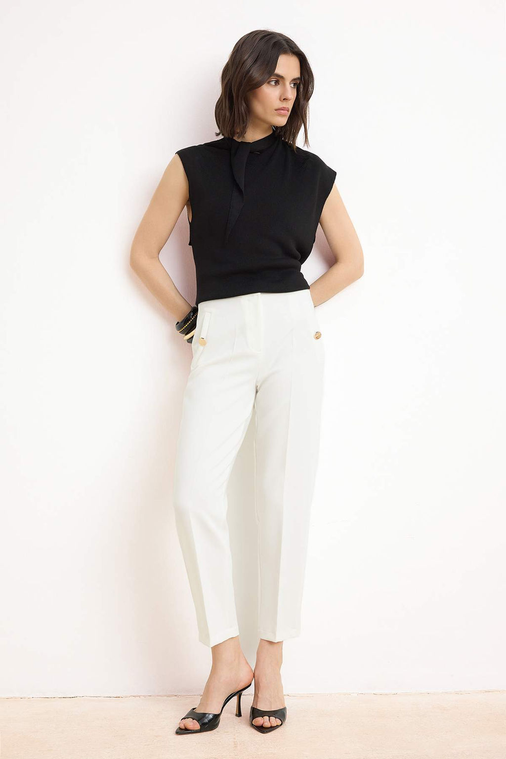 Siyah Premium Arka Beli Lastikli Havuc Dugme Detayl? Kumas Pantolon TWOSS26PL00025 - Trendyolmilla фото 6