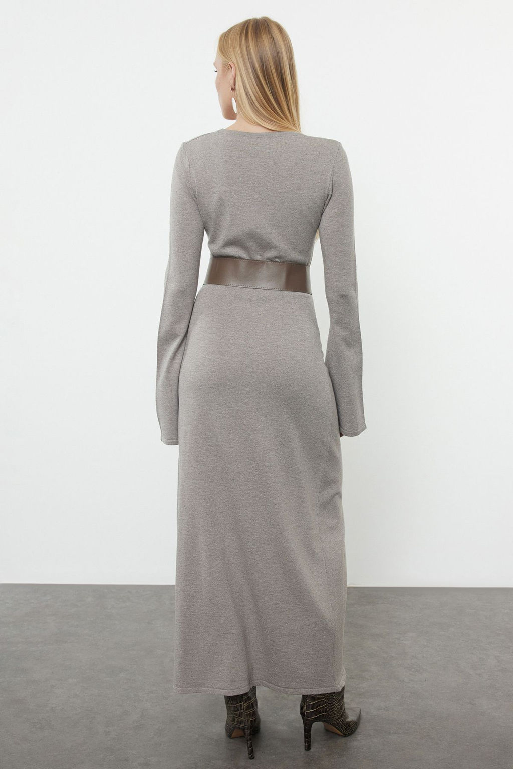 TRENDYOLMILLA Vizon Midi Triko Kemerli Elbise TWOAW25EL00034  фото 10