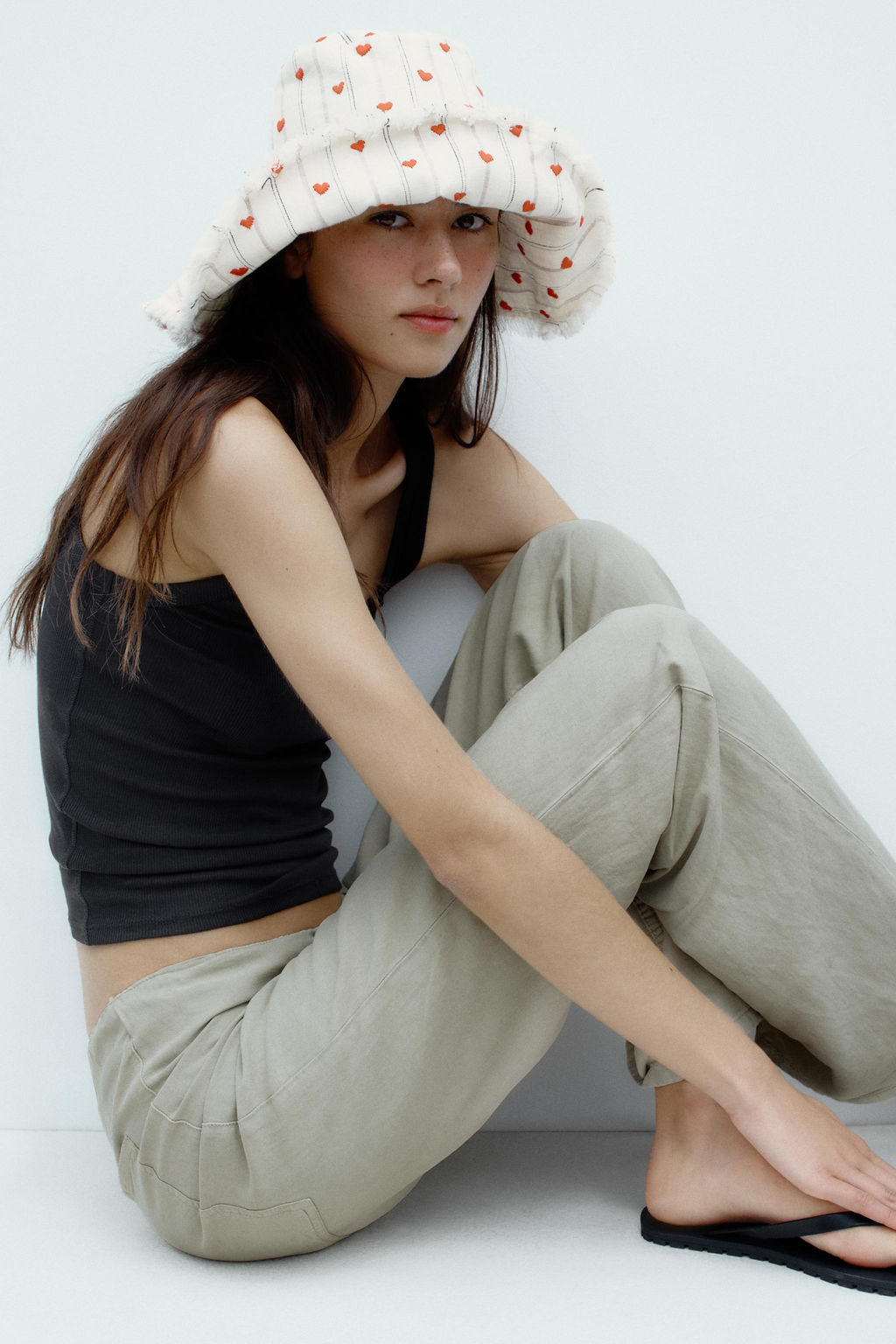 STRIPED BUCKET HAT WITH HEART EMBROIDERY