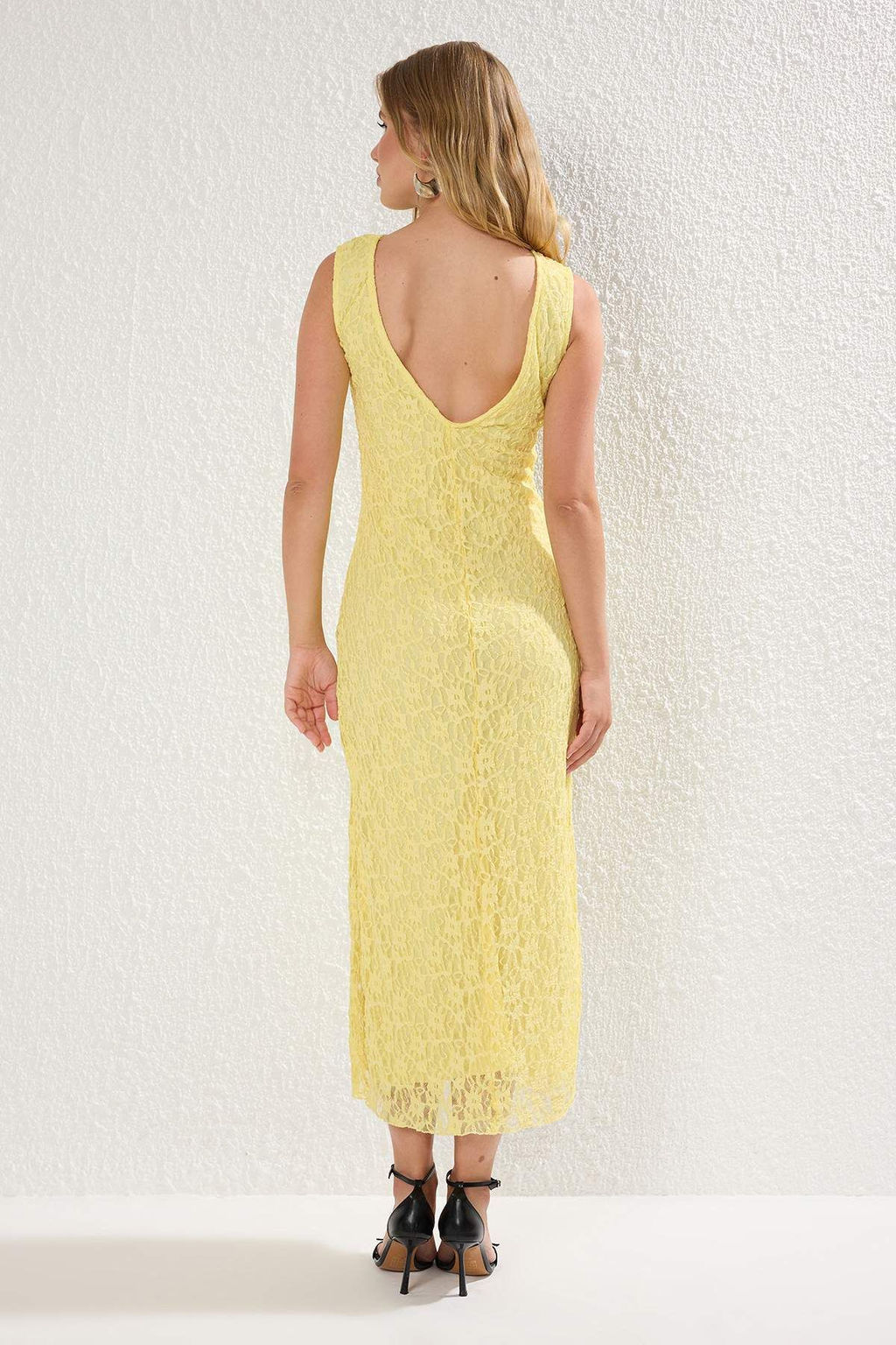 TRENDYOLMILLA Limited Edition Kahverengi Dantel Bodycon S?rt Dekolteli Esnek Orme Elbise TWOSS25EL00485  фото 4