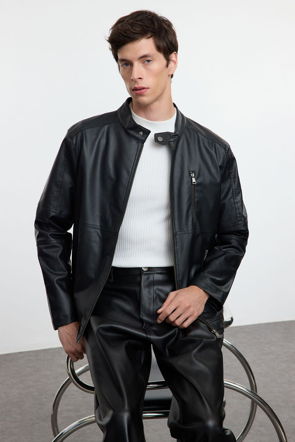 TRENDYOL MAN Siyah Regular Fit PU Suni Deri Biker Ceket Mont TMNAW25MO00003