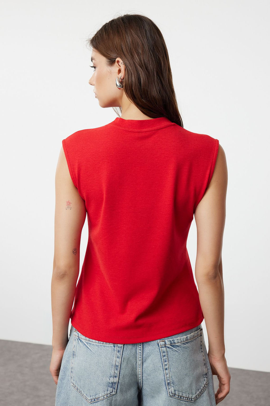 K?rm?z? Viskoz/Yumusak Kumas Fitted/Vucuda Oturan Esnek Orme Bluz TWOSS24BZ00432