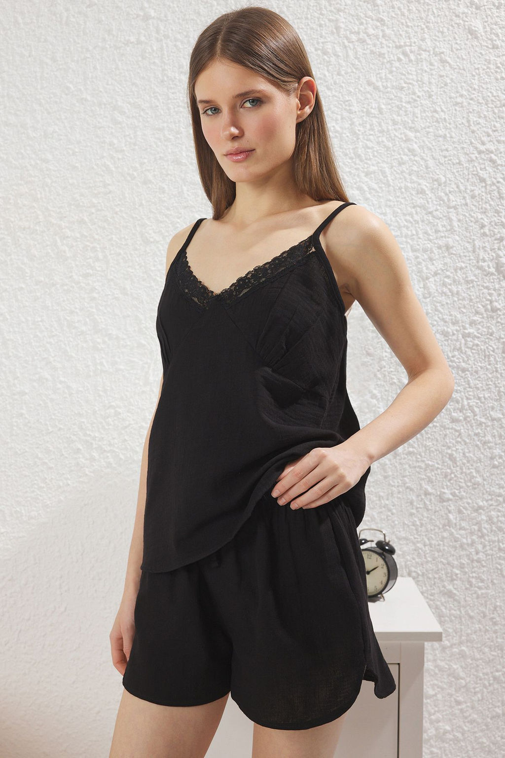 Trendyolmilla Siyah %100 Pamuklu Dantel Detayl? Muslin Sortlu Dokuma Pijama Tak?m? THMSS25PT00357  фото 2
