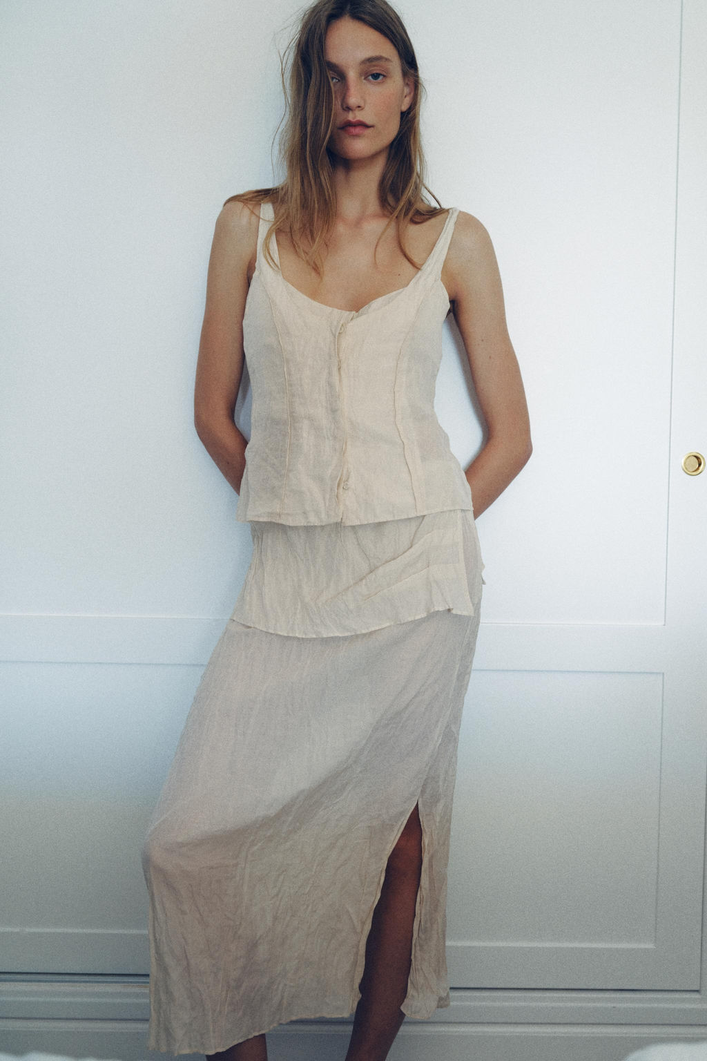 FALDA MIDI EFECTO ARRUGADO / Crudo / Beige - Zara фото 2