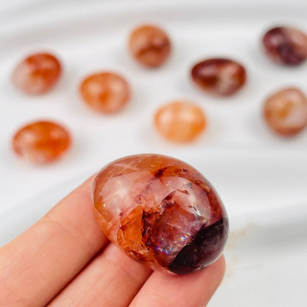 Галтовка из огненного Кварца с Гематитом