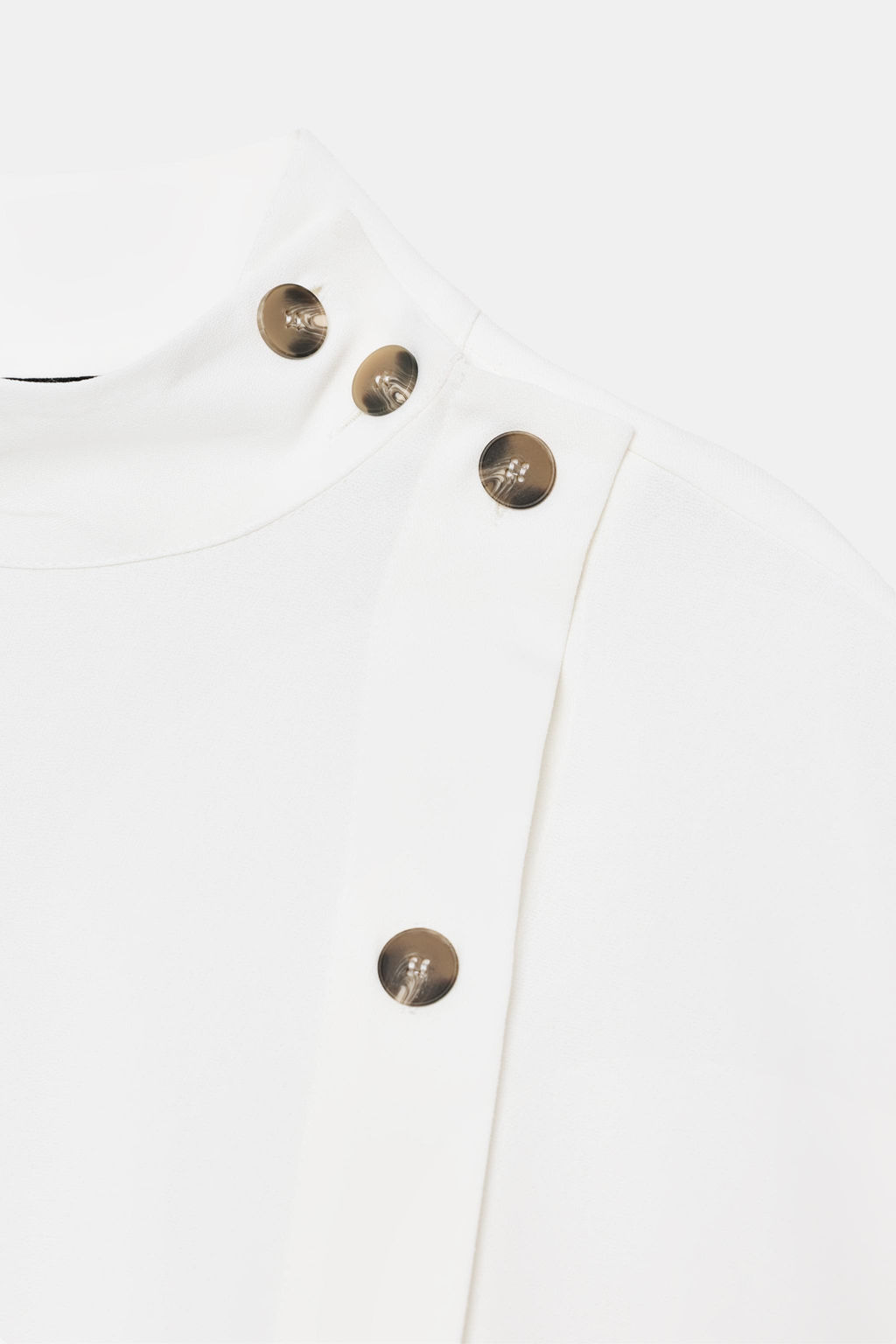 SHIRT WITH CONTRAST BUTTONS - Zara фото 9