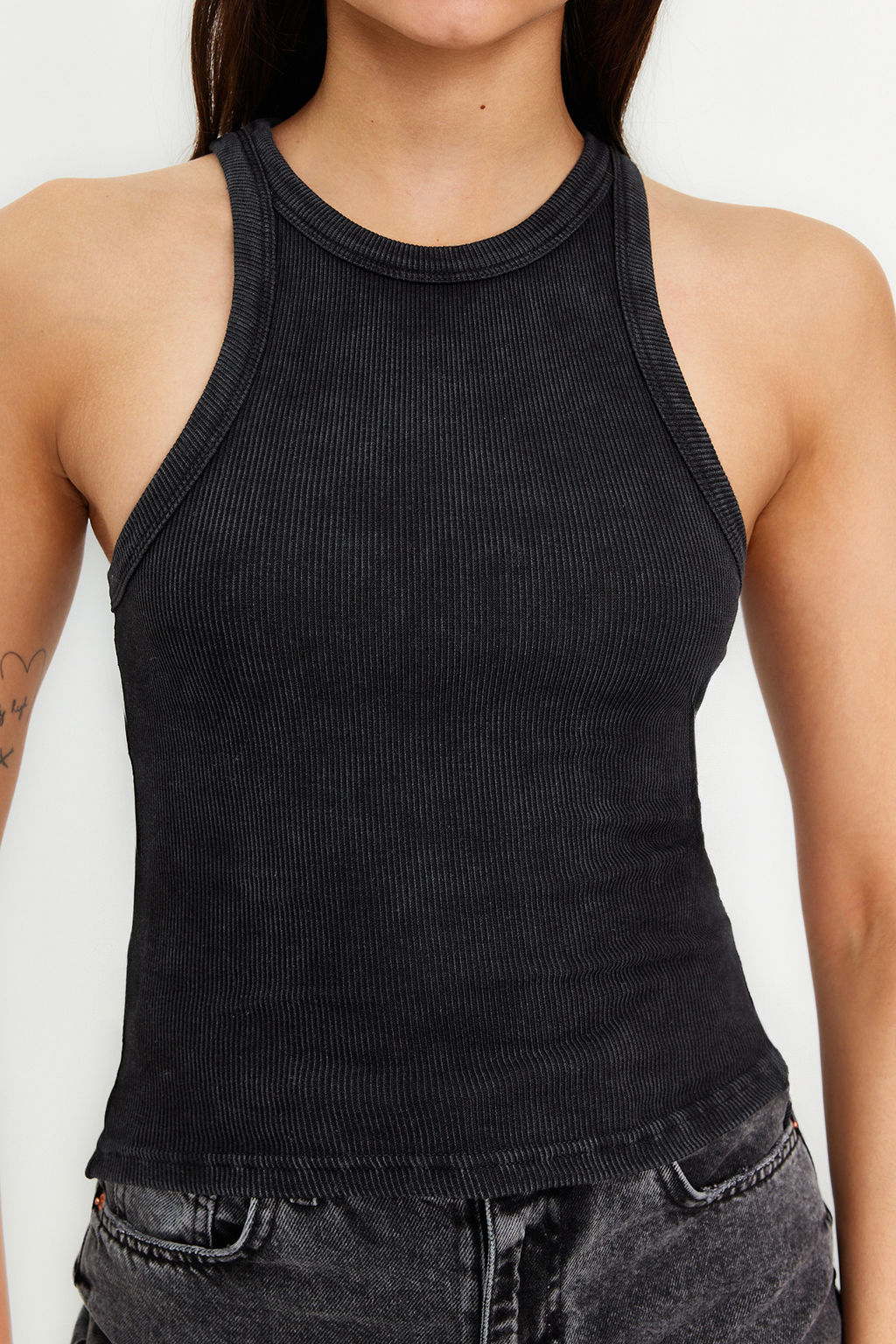 Antrasit Soluk Efektli Vucuda Oturan Halter Yaka Fitilli Pamuklu Esnek Orme Atlet TWOSS24AL00002