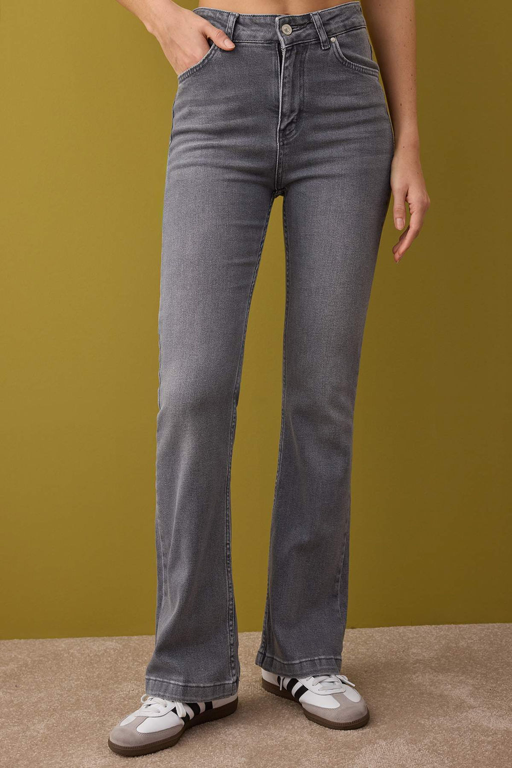 Gri Yuksek Bel Ispanyol Paca Flare Jeans TWOAW26JE00047 - Trendyolmilla фото 3