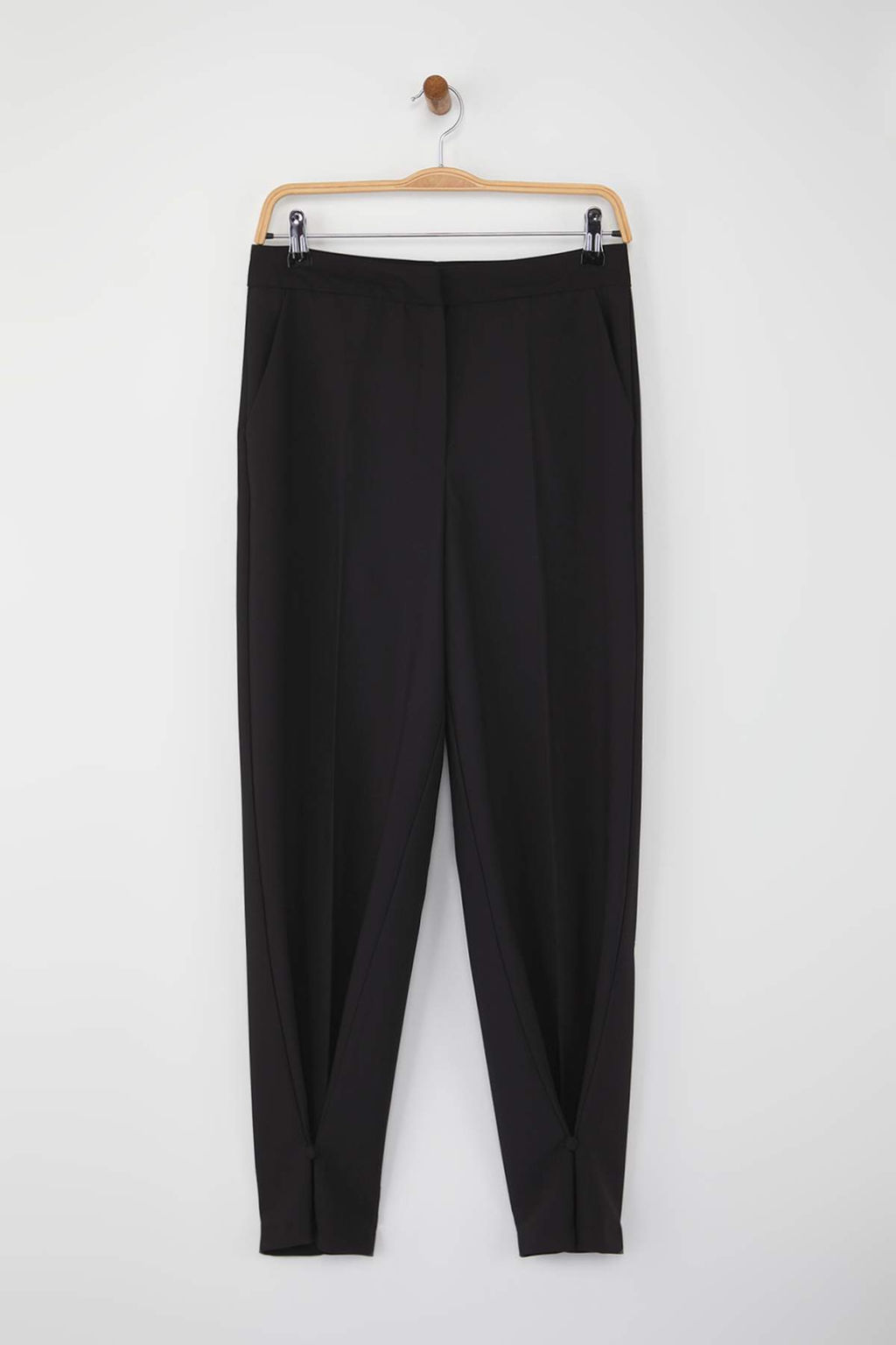 Siyah Paca Dugme Detayl? Wide Leg ve Havuc Olabilen Kumas Pantolon TWOAW26PL00032