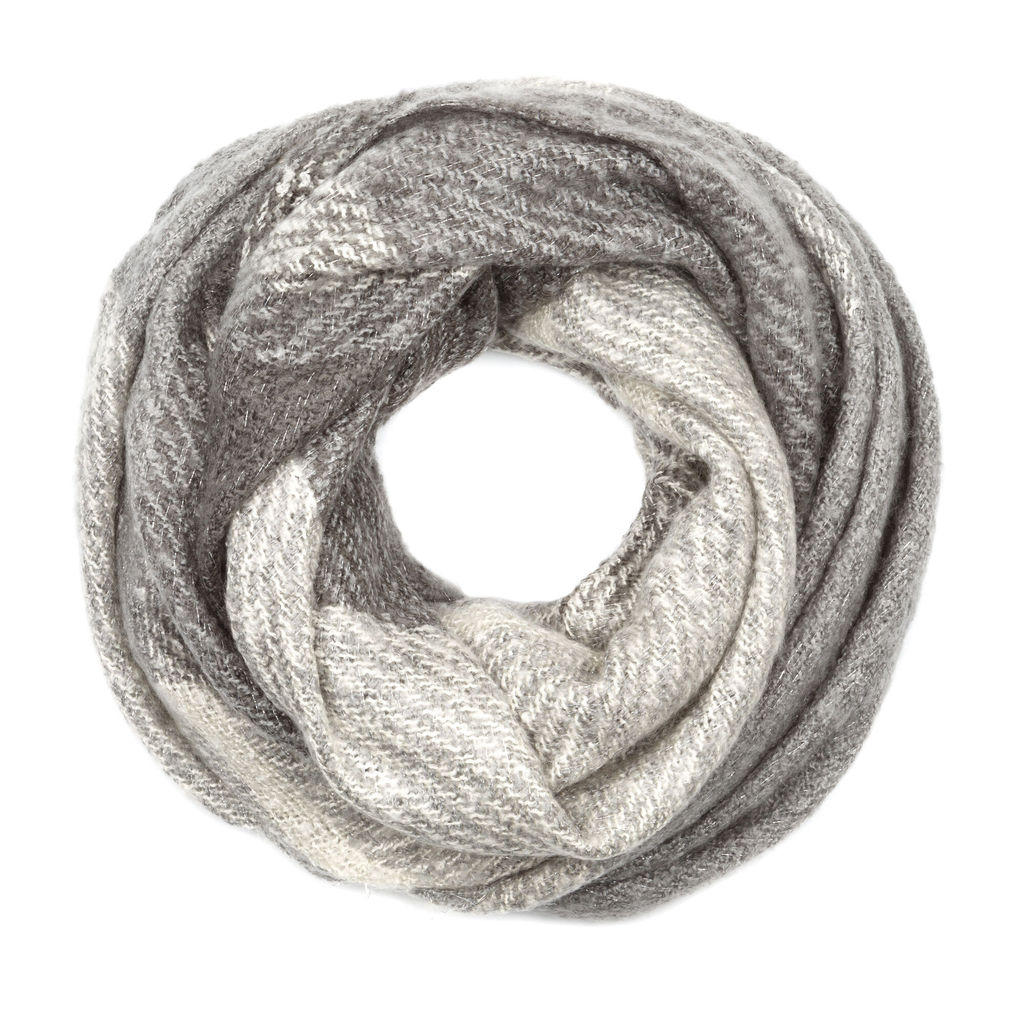 Палантин классической расцветки с бахромой