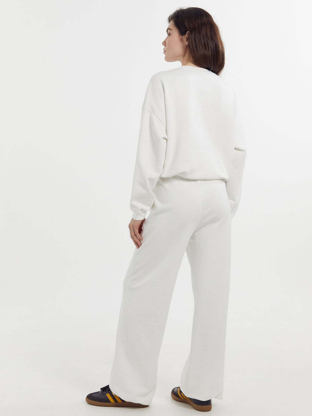 Брюки женские в белом цвете